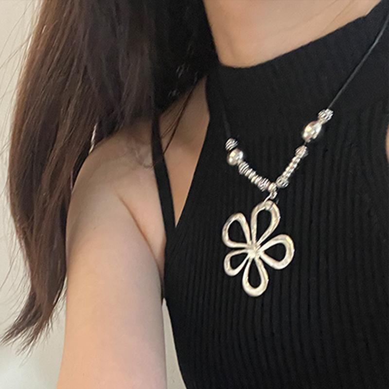 Retro Vintage Hollow Flower Charm Statement Simple Leather Cord Women Necklace Boho Jewelry