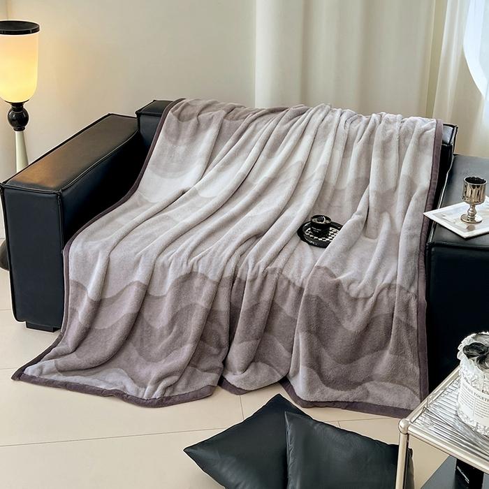 

2025 new high gram weight stripe smudging blanket multi-functional office nap leisure blanket rabbit plush hemming blanket 100x150cm 1pcs