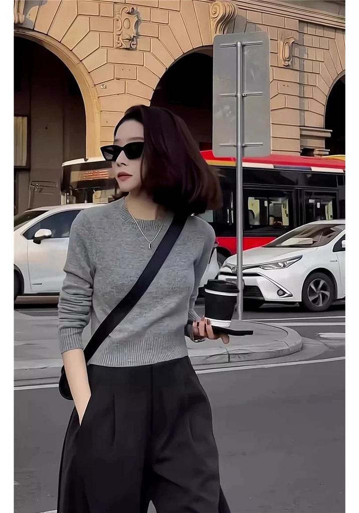 Women's High Waist 100% Wool Round Neck Sweater - Soft, Short, and Versatile Thin Base Layer for Early Autumn.