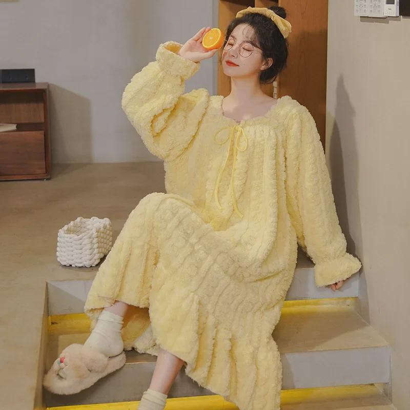 Women's Long Sleeve Fleece Nightdress - Warm, Over-the-Knee, Thick Plus Velvet Flannel, Large Size.