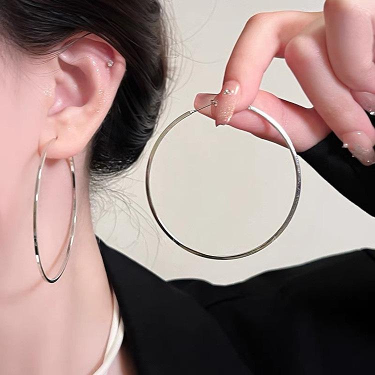 New 111 silver needle large circle earrings for women, European and American cold wind plain circle simple temperament large earrings earrings