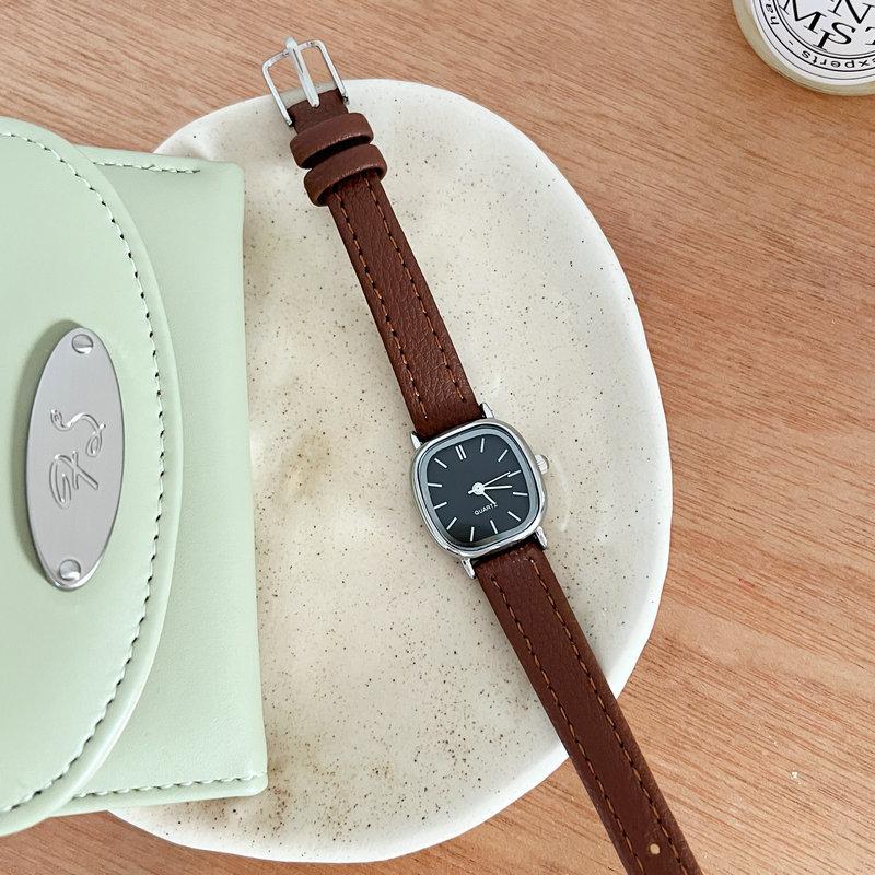 Watch Female Student Retro Square Small Simple Fashion Style College Niche Quartz Watch
