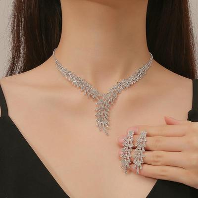Elegantes Strass-Halsketten- und Ohrring-Set für Abendgarderobe