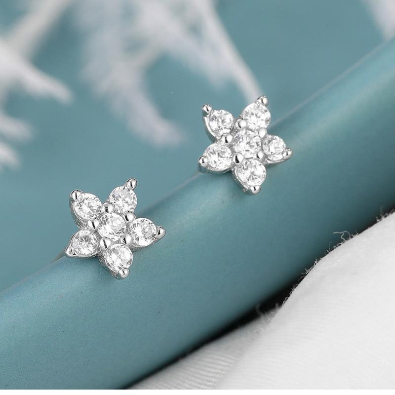 Bague Ringen 925 Sterling Silver Moissanite Stud Earrings 1.2ct 6 Stones Flower Women Earring For Party Engagement Fine Jewelry