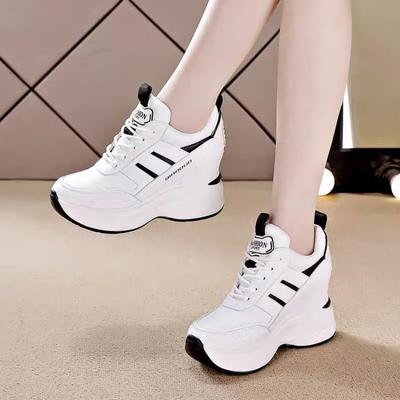 Höhenvergrößernde kleine weiße Schuhe Damen Sommer neuer Trend Reise Sportschuhe Damenmode Plateau Freizeitschuhe