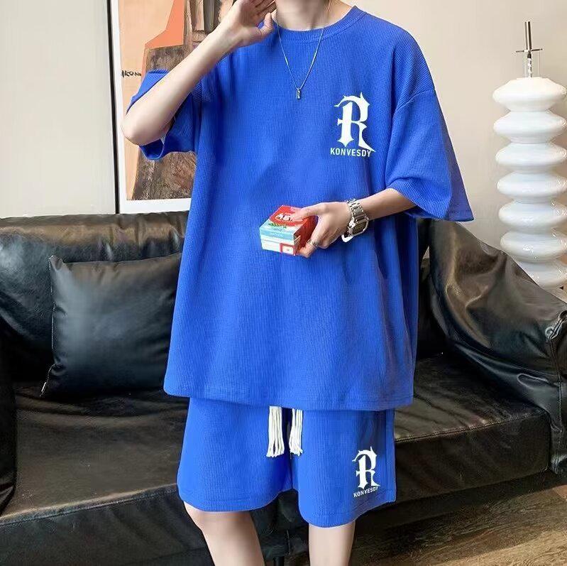 

Мужской повседневный спортивный костюм 2024: Модная футболка с коротким рукавом и шорты до колена, свободный крой в гонконгском стиле, двухпредметный комплект 3XL синий