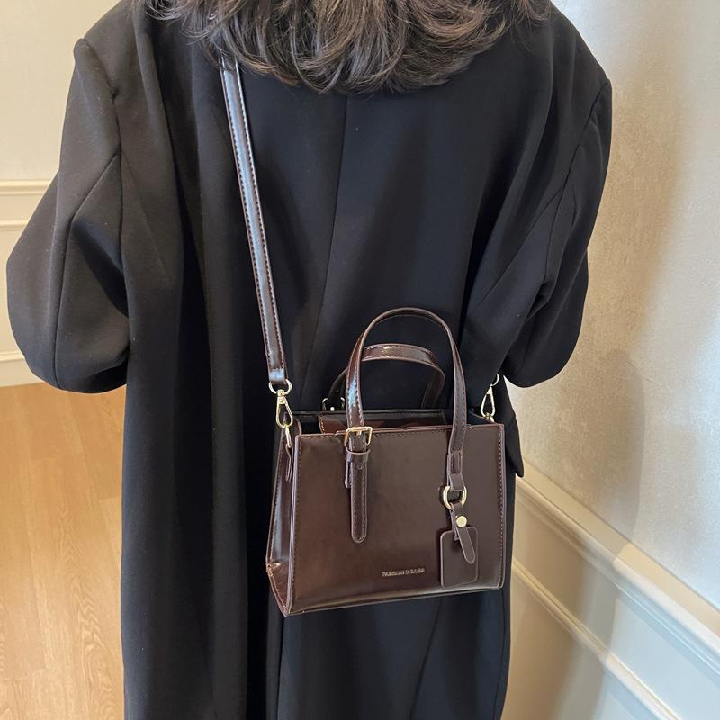 

2025 нишевая универсальная женская сумка из полиуретана премиум-класса сумка-мессенджер через плечо женская сумочка 20*9*16 темно-коричневого