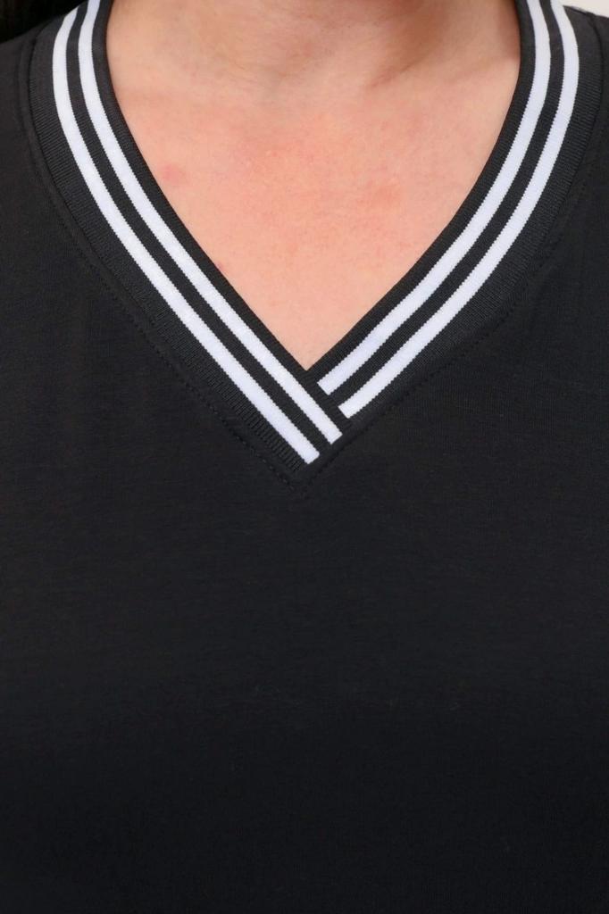 Set de detaliat cu dungi tricotate pe partea superioară, în stilul femeilor