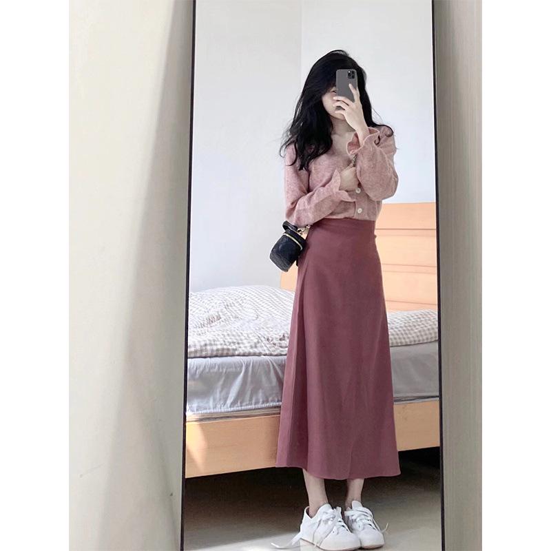 

2023 Весенний женский трикотажный кардиган нежного стиля и комплект миди-юбки с высокой талией и облегающего кроя S 80-90 lbs