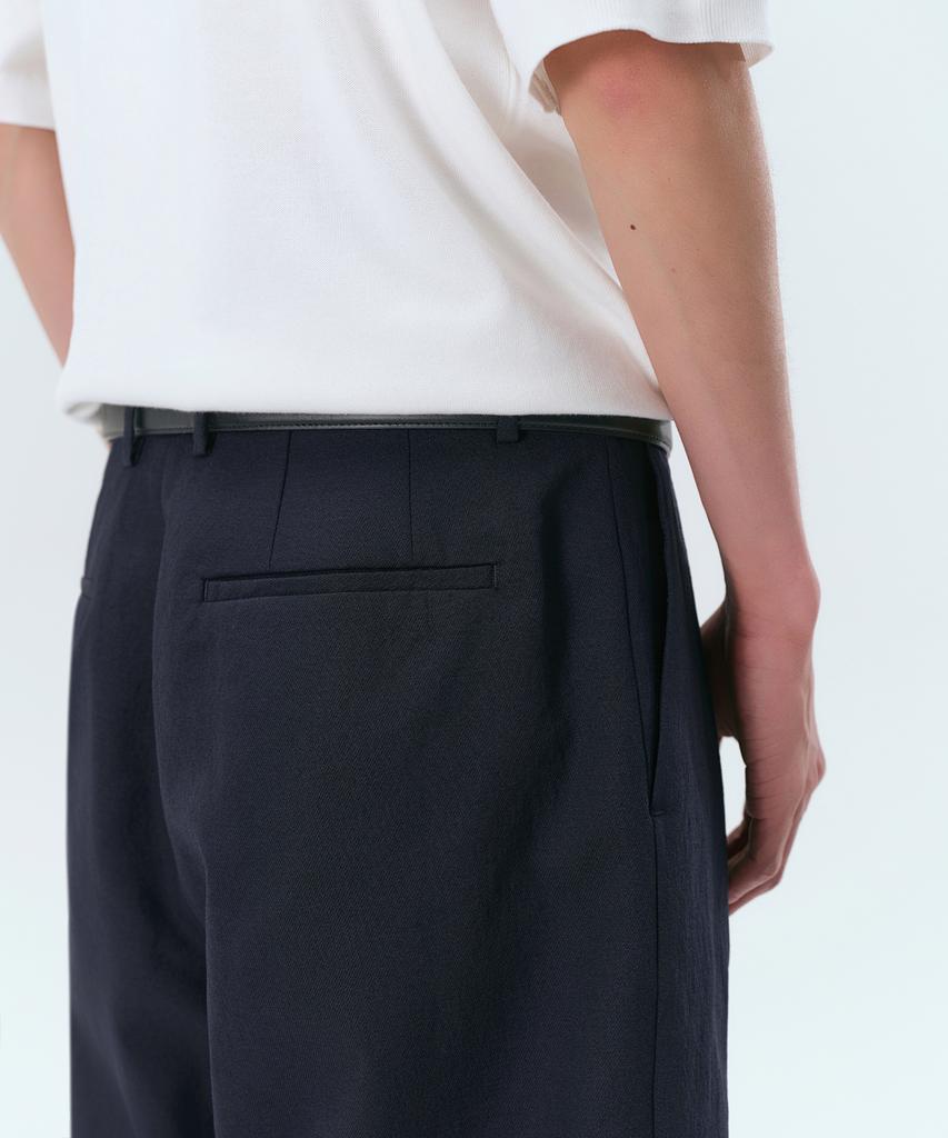 MUSINSA STANDARD Cool Touch Hidden Banding Half Slacks [Navy]