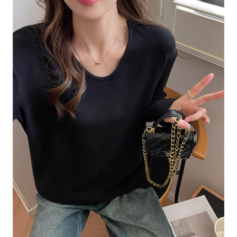 Women's V-Neck German Velvet Long-Sleeve Base Layer - Thick, Brushed, Cozy Inner Wear for Autumn/Winter.