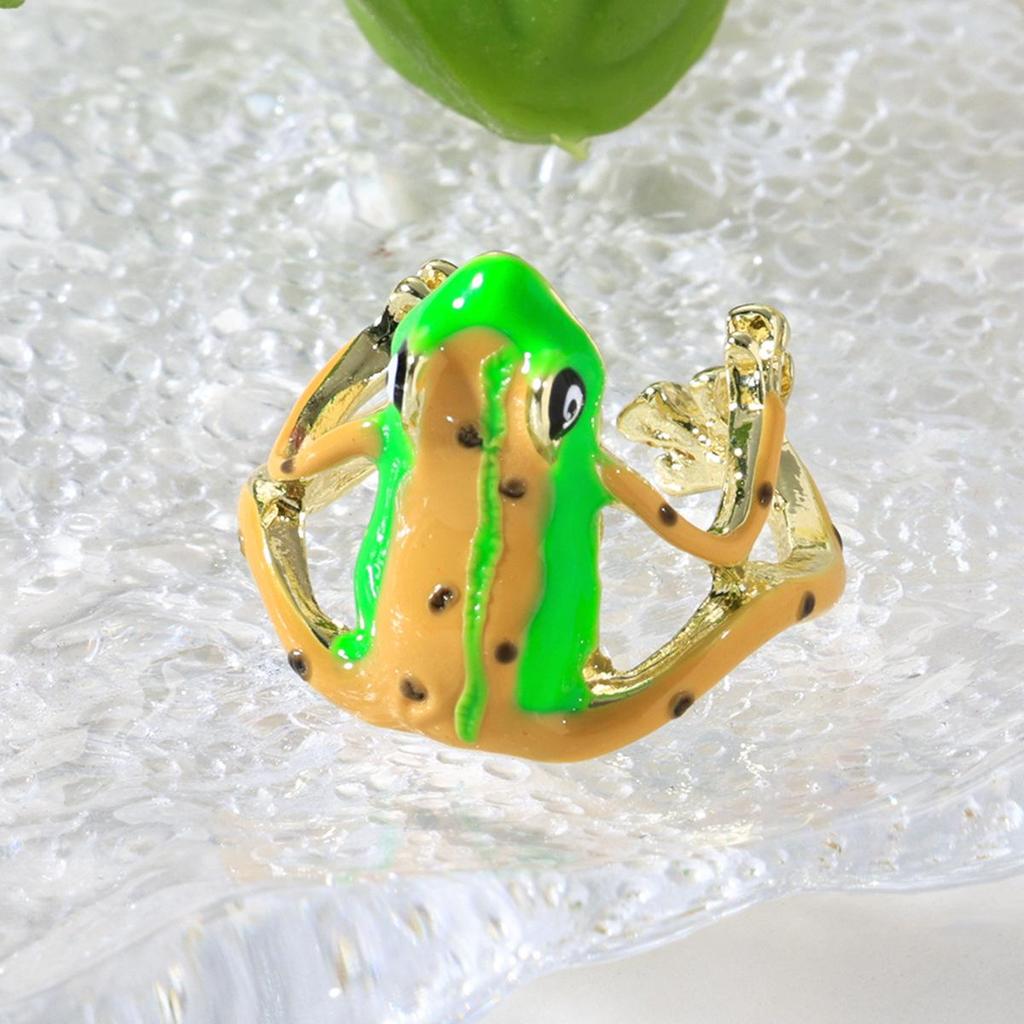 Adjustable Cute Green Frog Hug Ring - Unique and Playful Design