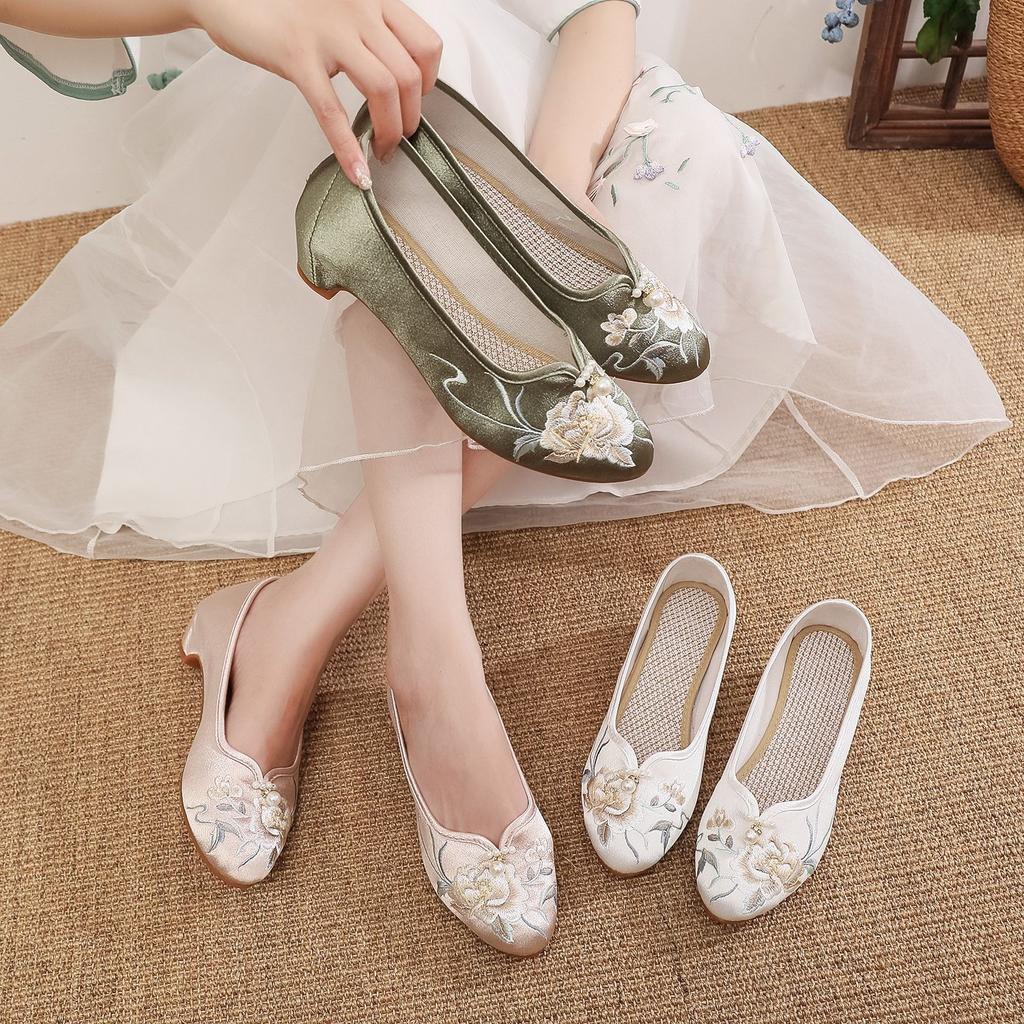 Chunxiang, New Embroidered Shoes Women's Old Beijing Cloth Shoes Low-heeled Chinese Style Cheongsam Single Shoes Retro Pointed Shoes