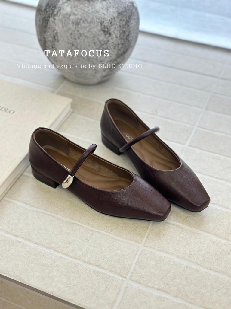 French retro simple Mary Jane shoes women's 2025 autumn new shallow mouth one pedal small square head showing feet small single shoes