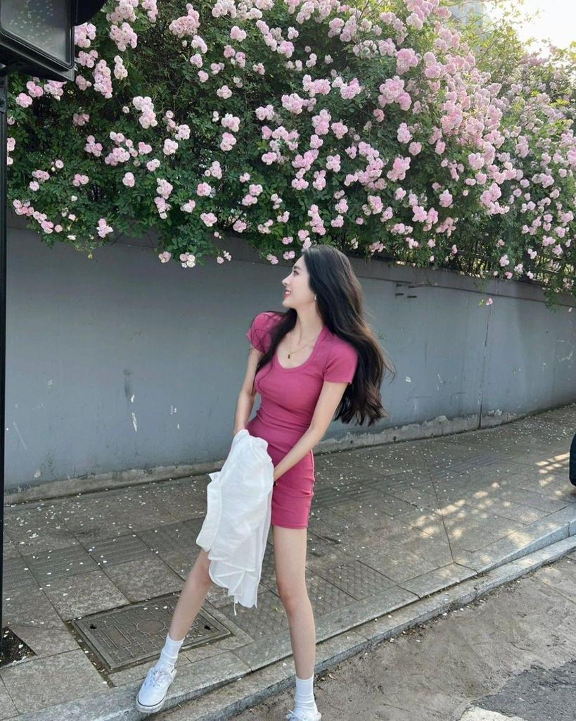 Sexy Berry Red Slimming Low-Cut Mini Dress - Waist-Cinching & Hip-Hugging Summer Fashion
