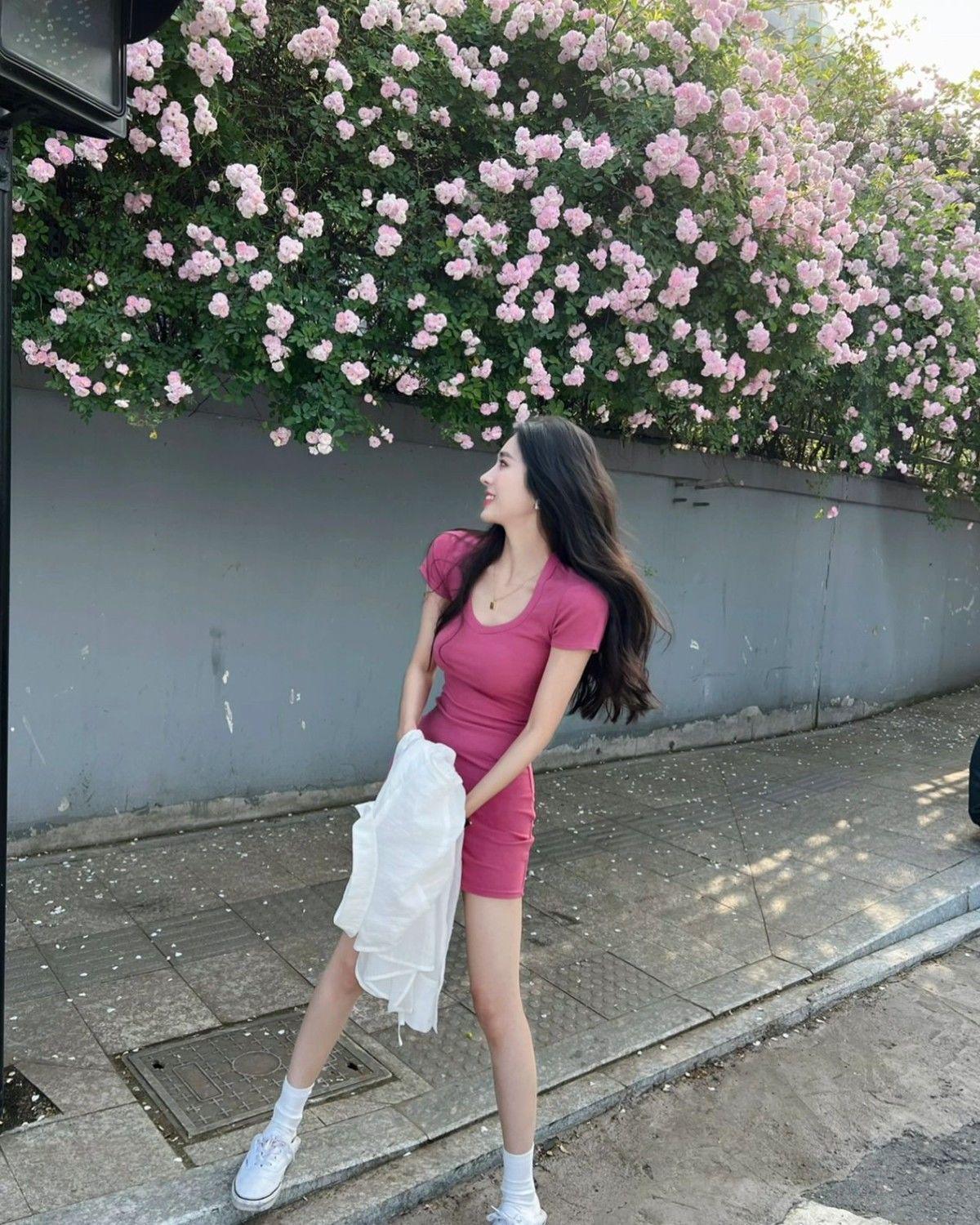 

Сексуальное ягодно-красное облегающее мини-платье с глубоким вырезом - Подчеркивающее талию и бедра Летняя мода S Premium розовый