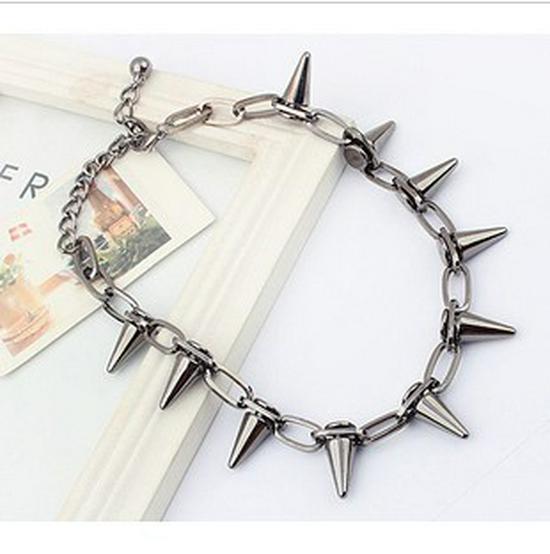 Vintage European-American Punk Bullet Necklace: Women's Bold Rivet Clavicle Chain