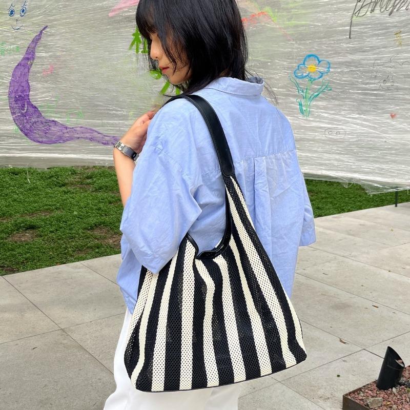 Single-shoulder Underarm Bag for Women's Casual and Laid-back Style Large-capacity Tote Bag