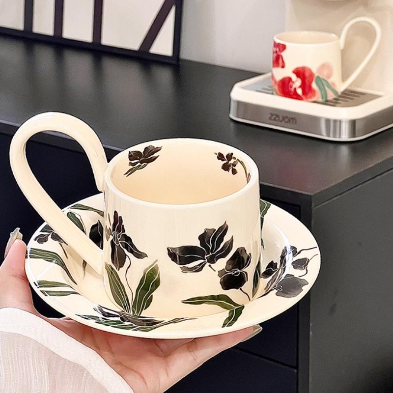 

Европейская кофейная чашка с блюдцем для ириса на длинной ручке, высококачественные, многоцелевые, домашние, для молока, пара, бутылка для воды, подарок на день рождения 270ml чёрный