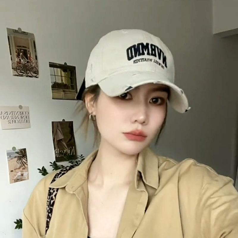 

Европейская и американская модная брендовая вышивка с большой окружностью головы, бейсболка для мужчин и женщин, уличная мода, старая кепка с отверстием, показывающая маленькое лицо L（54-60cm） грязно-белый