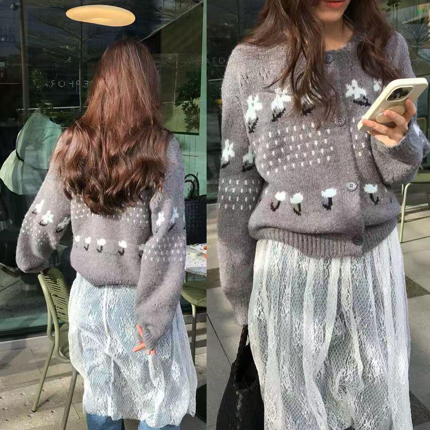 Vielseitiger grauer Jacquard-Strickcardigan mit Rundhalsausschnitt und langen Ärmeln – Damen Herbst/Winter 2025 Stil