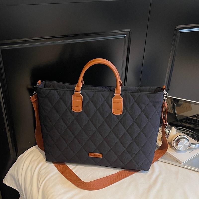 New Diamond Casual Cotton Bag Fashion Handbag Commuting Versatile Cotton Padded Shoulder Bag Large Capacity Messenger Bag Women