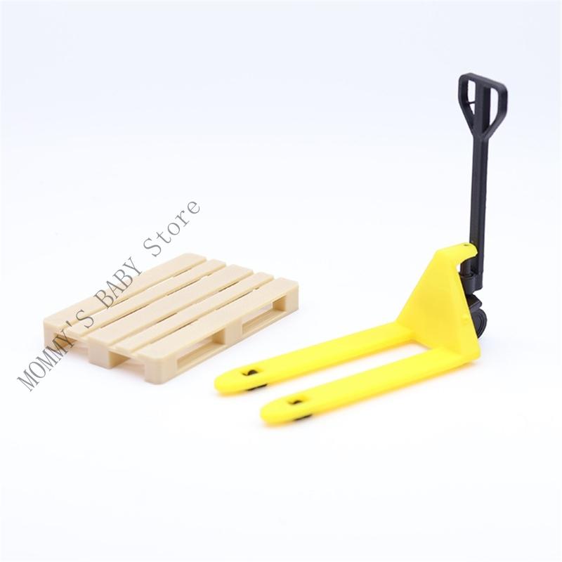 H3CD DIY Dollhouses Miniature Forklift With Pallet 1/12 Scale Realistic Design Polylactic Acid Collectible