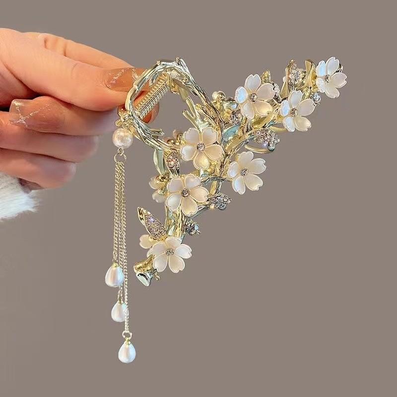 Pearl Flower Tassel Hair Claw Clip Ponytail Hair Clip Shark Clip Korean Exquisite Women Hair Accessories Fashion Headdress