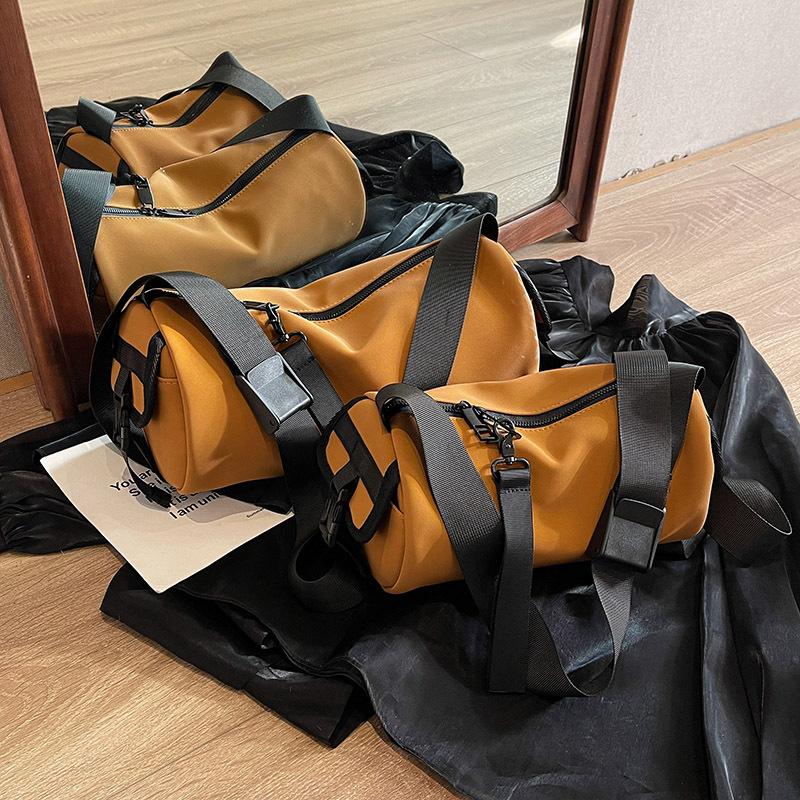 

2025 winter new women s bag personalized niche shoulder bag trendy Korean version large capacity leisure sports crossbody pillow bag Small