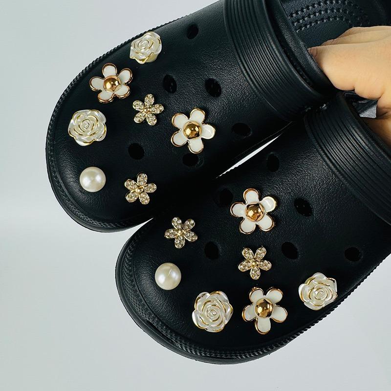 14DB Divatos Cipődísz Készlet Kiegészítők Lyukas Cipő Csat Vízgyémánt Gyöngy Rózsa DIY Cipődíszek Női Lányok Buli Ajándék