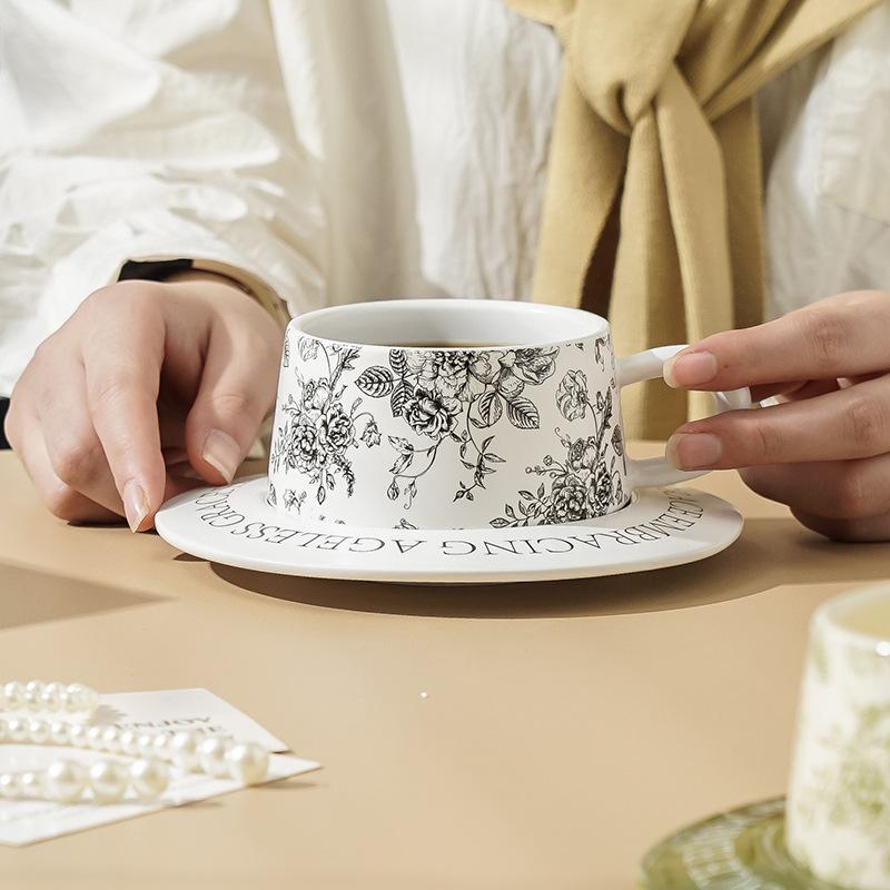 Mug gift box, coffee cup, ceramic gift cup, gift cup saucer, light luxury, high-end retro rose retro