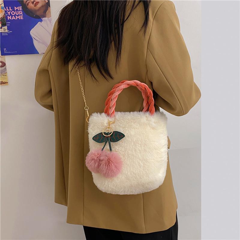 Furry Purse Winter Fluffy Bags for Women Fuzzy Tote Bag Faux Fur Purses Fluffy Shoulder Tote Bag Crossbody Handbag Top-Handle Fluffy Hobo Bags