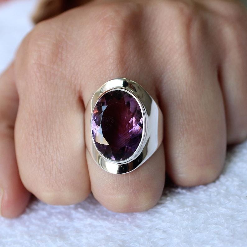 

Каблучка з дорогоцінним камінням з аметистом, овальна каблучка, дизайнерська каблучка ручної роботи, ефектна каблучка, каблучка унісекс, каблучка з каменем народження, срібло 925 проби 12