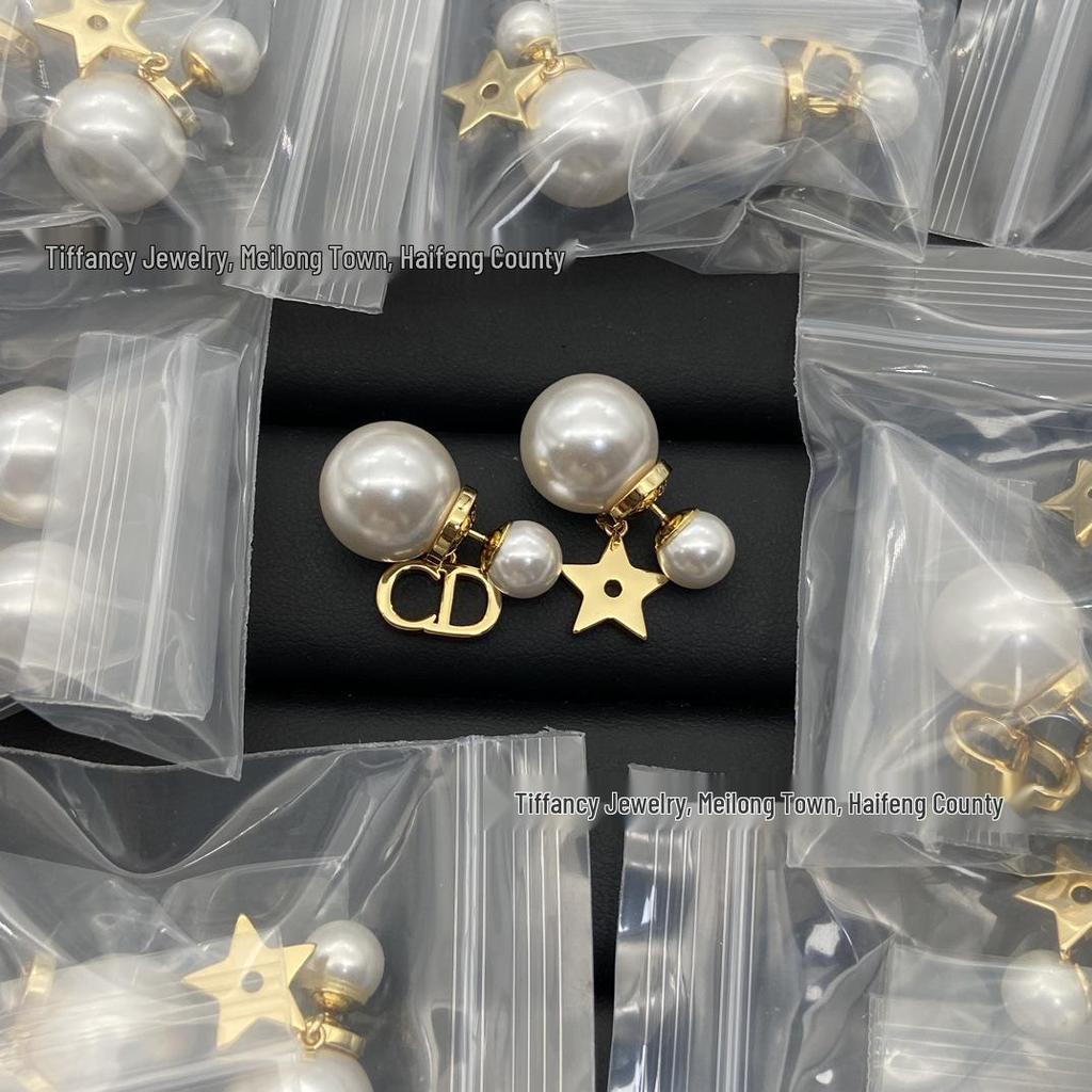 D Family Little Bee Pearl Stud Earrings: Creative Front/Back Hanging Design