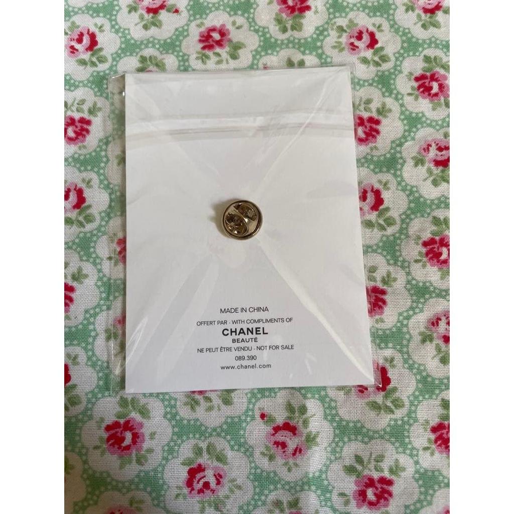 Used CHANEL Pin Badge & Shopper Included