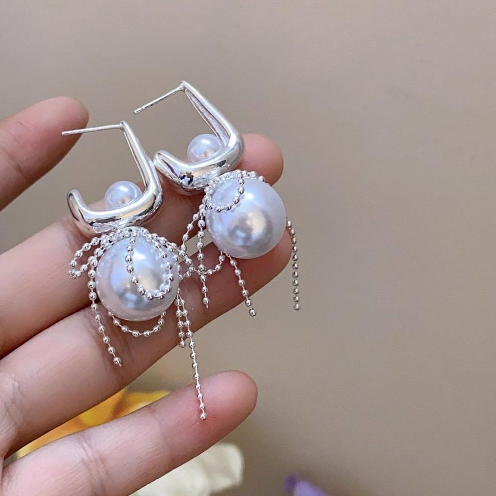 A multi-wear pearl fringed earrings s111 silver needle light luxury high-end stud earrings retro temperament design earrings