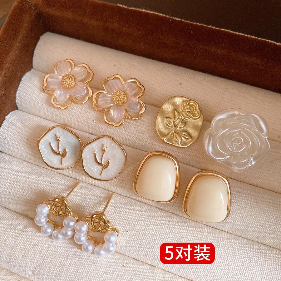 

Silver needle oil drop pearl flower earrings set French retro fashion temperament earrings light luxury high-end earrings women
