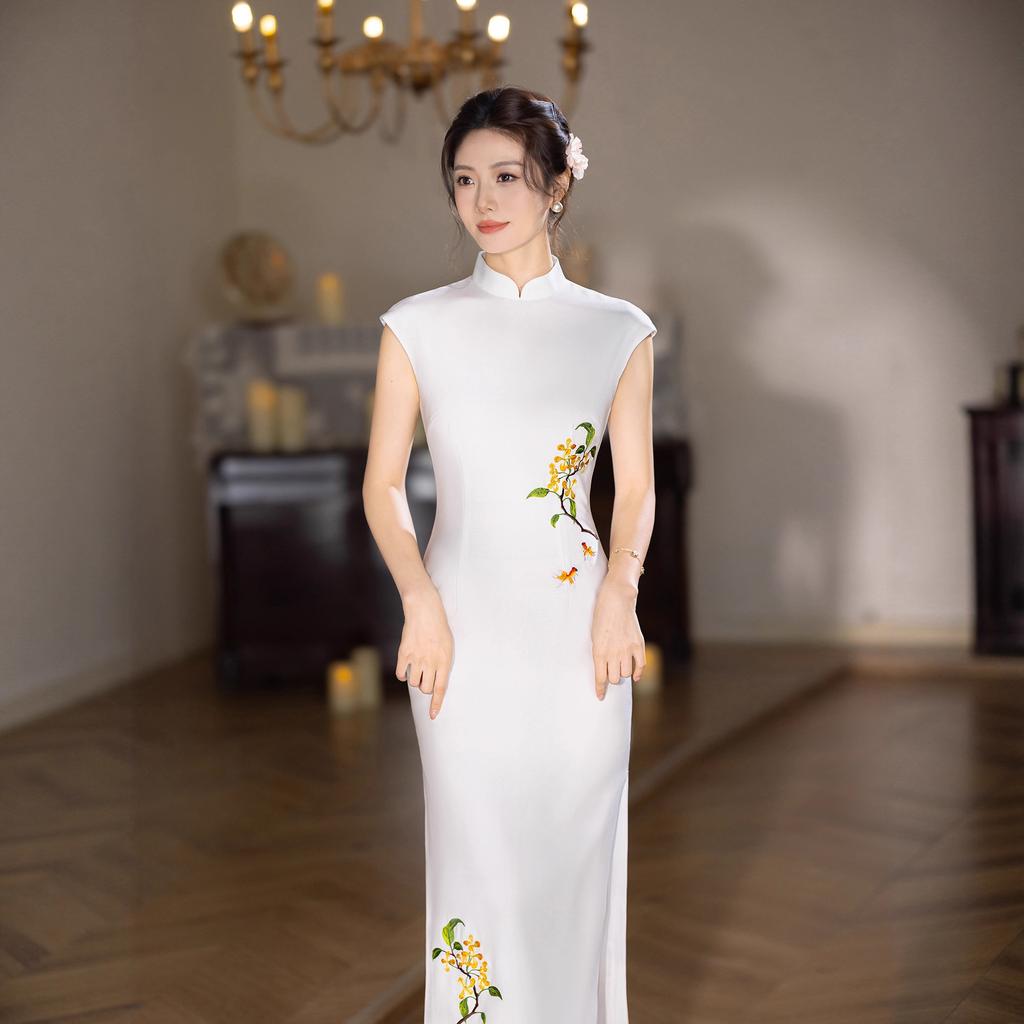 1011 spring and summer new white embroidered cheongsam women's high-end literary and retro new Chinese sleeveless daily young models