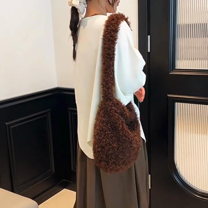 Korean Version Autumn and Winter New Women's Fashionable Versatile Practical Fashion Long-Haired Furry Shoulder Crossbody Bag CLE