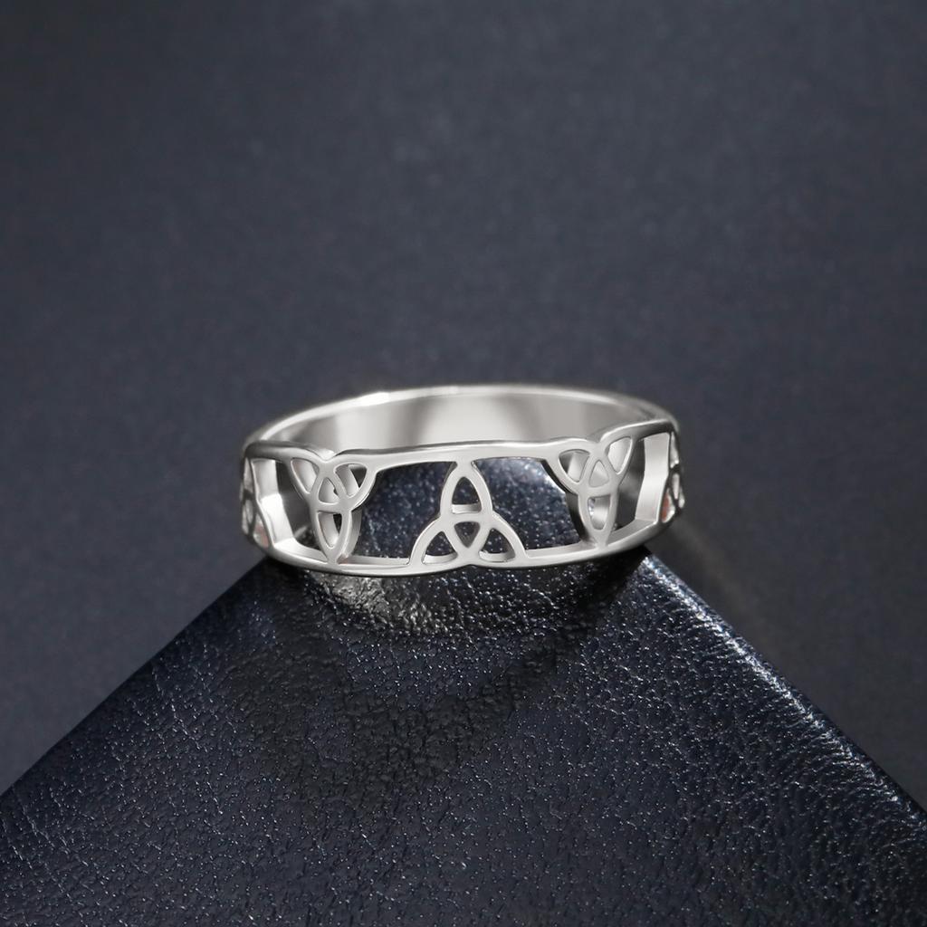 LIKGREAT Stainless Steel Witch Ring Triquetra Celtics Knot Finger Rings for Women Men Irish Talisman Jewelry Amulet Couple Gift