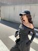 Herbst/Winter gestreiftes One-Shoulder Langarm-Damenoberteil mit abnehmbarem Brustpolster