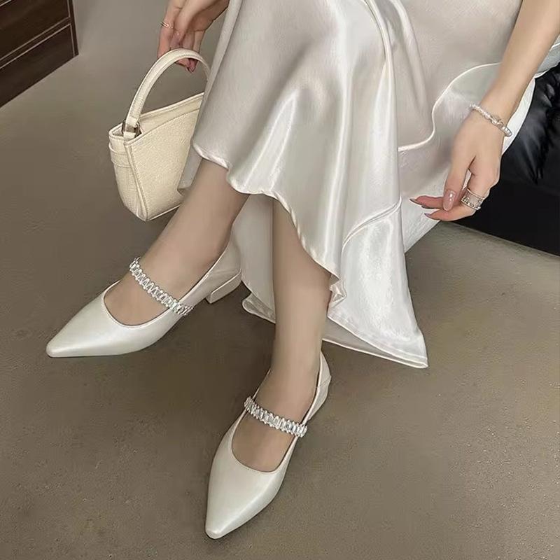 Celebrity Feng Shui Diamond Shallow Mouth Temperament French Pointed Flat Heel Single Shoes Elegant Fashion Grandma Shoes Thick Heel Mary Jane Shoes