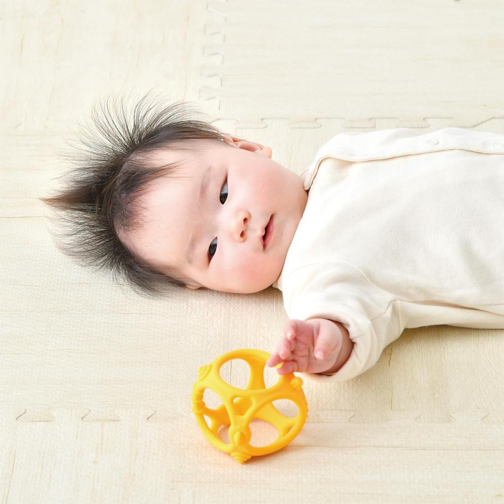 People Lick and Catch Ball Baby Observation Series TB-159 - Baby can hold it when they can grasp mommy and daddy's fingers