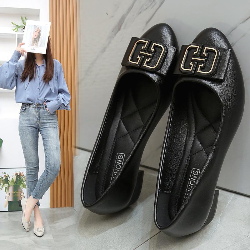 

Shoes for women s outer wear, solid color light-mouth pointed high-heeled single shoes, small fragrant style thick-heeled leather shoes for women 35 чорний