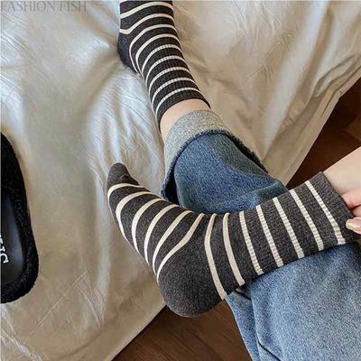 Damen Frühling und Herbst Mode Neue Baumwoll-Ringelsocken
