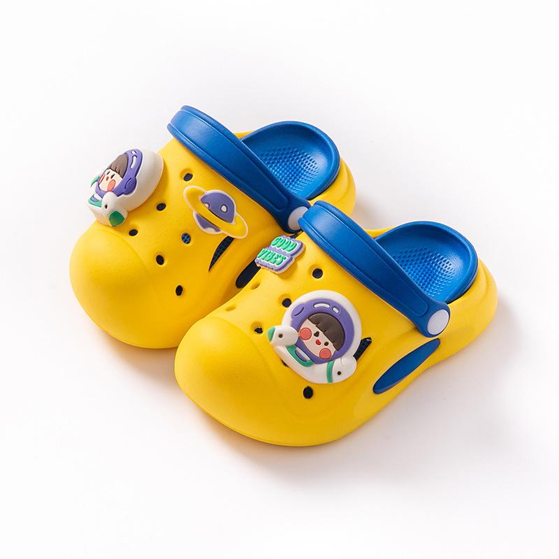 

Детские дырчатые туфли милые детские крутые шлепанцы летние для мальчиков и девочек с закрытым носком нескользящая мягкая подошва для детей среднего и младшего возраста пляжные 18-19 [inner length 12cm]