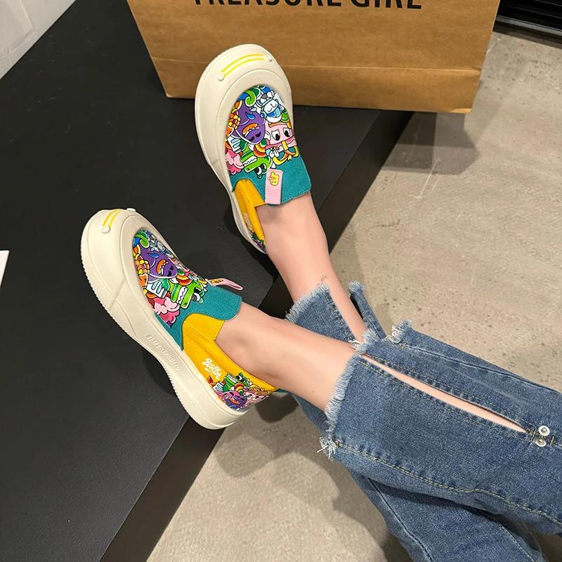Fashion Graffiti Personality Canvas Shoes Women Spring Round Head Thick Sole Sneakers Outdoor Flats Slip-on Casual Loafers Plus Size 40