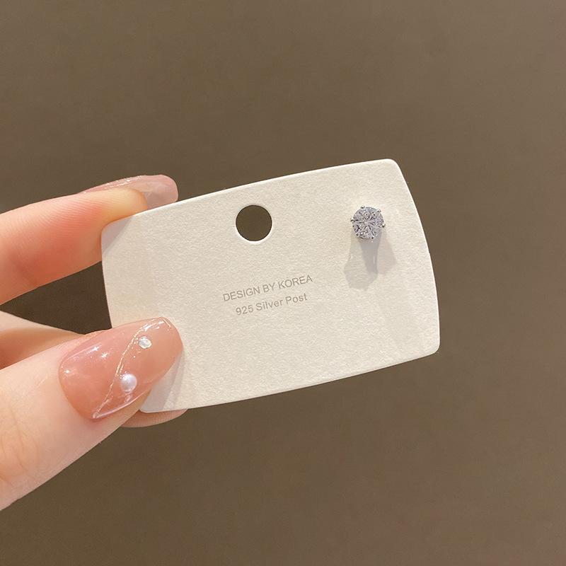 No ear hole magnetic zircon cochlear nail design sense niche temperament magnet earrings female explosion Internet celebrity ear jewelry