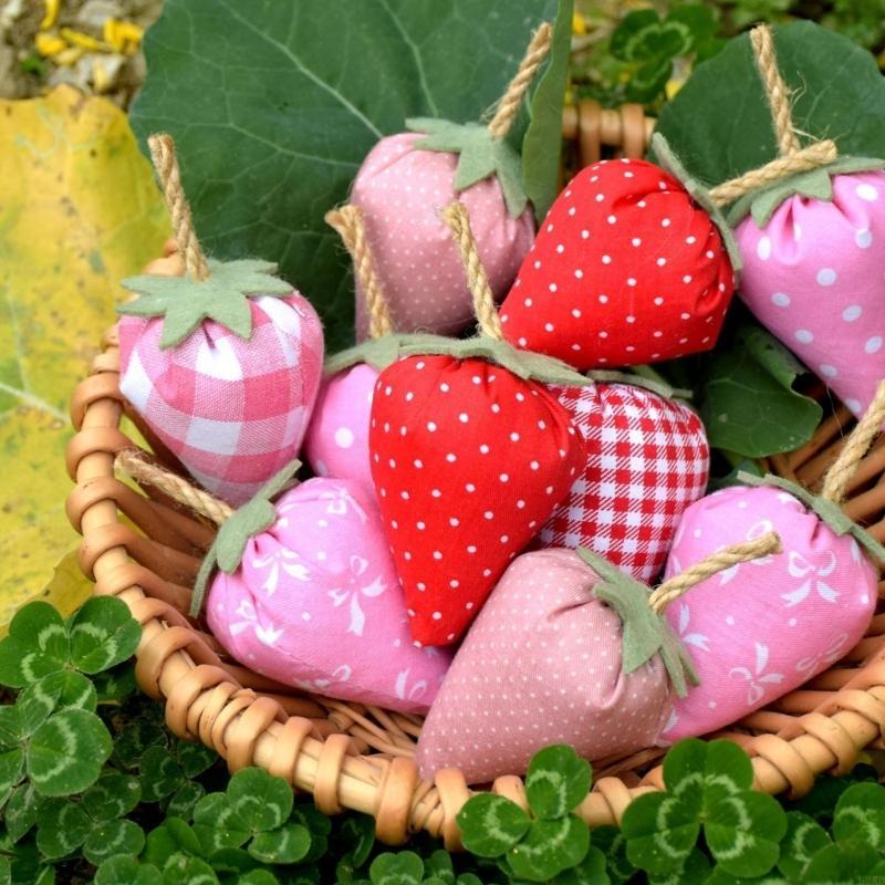 62KD 6Pcs Fabric Strawberry Handmade Bowl Fillers for Farmhouse Spring Decorations
