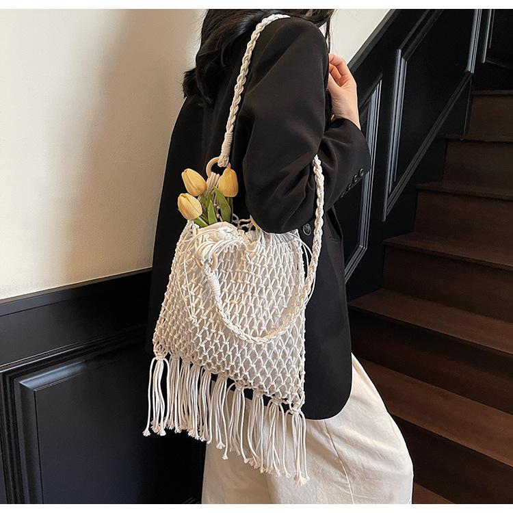 New Straw Bag Handbag Diagonal Span Hollow Women's Bag Beach Bag Single Shoulder Fashion Hollow Fringed Armpit Bag
